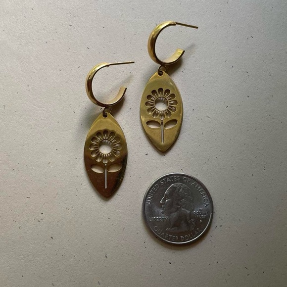 Gold Oval Flower Hoops - Picture 3 of 5